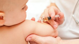 Nghiêm cấm tuyệt đối việc tiêm vắc-xin cho trẻ tại nhà