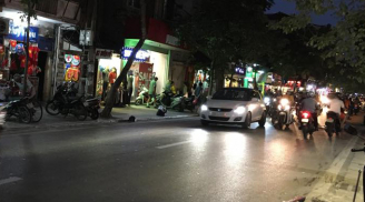 Hà Nội: Ngồi sau xe máy, thiếu nữ bất ngờ ngã xuống đường tử vong