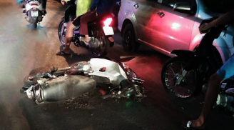 Xế hộp kéo lê xe máy trên phố sau khi gây tai nạn