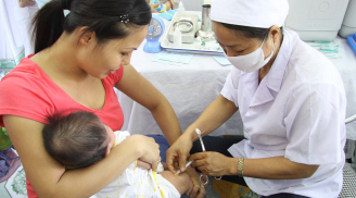 Cứu sống bé gái 3 tháng tuổi bị sốc phản vệ sau tiêm vắc xin