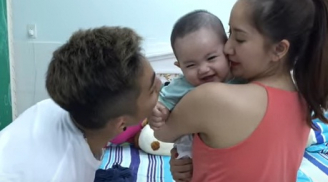 Con trai Khánh Thi 5 tháng tuổi cười ra tiếng khi gặp lại ba mẹ