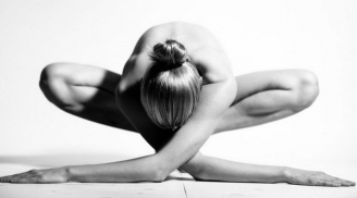Chùm ảnh cô gái khỏa thân tập yoga gây bão mạng xã hội