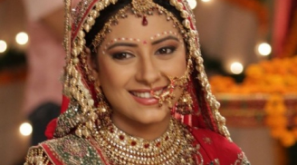 Vì sao cô dâu Ấn Độ phải đeo khuyên mũi?
