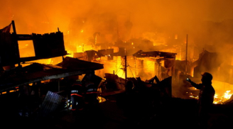 Đốt pháo đón năm mới gây cháy 1.000 ngôi nhà, hơn 380 thương vong