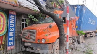 Ninh Bình:Xe container lao vào nhà dân khiến một người thiệt mạng