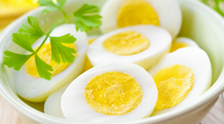 Tại sao các chuyên gia sức khỏe khuyên bạn nên ăn trứng luộc?