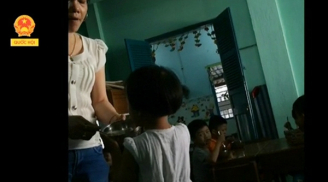 Phẫn nộ cô giáo mầm non dùng muỗng inox đánh trẻ trong giờ ăn
