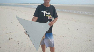 Tìm thấy mảnh vỡ nghi của chuyến bay mất tích MH370
