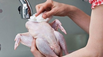 Thực hư thông tin rửa thịt gà trước khi nấu sẽ gây chết người