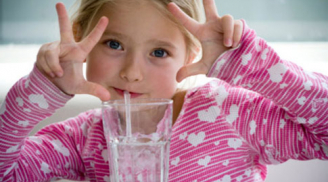 Những loại nước phải đặc biệt chú ý khi cho con uống mùa hè