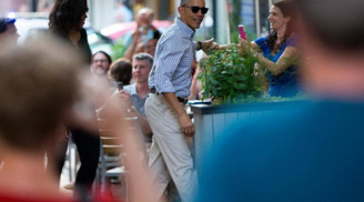 Vừa về nước, ông Obama 'hẹn hò' vợ ở nhà hàng Mexico