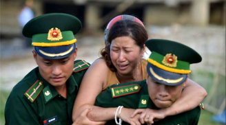 Người thân khóc ngất bên thi thể nạn nhân vụ lật tàu tại Đà Nẵng