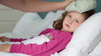 5 bước sơ cứu tại nhà khi trẻ bị sốt cao co giật