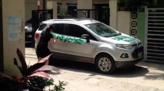 Người phụ nữ sơn chữ 'Đỗ gì ngu thế' lên ô tô đỗ chắn cửa nhà