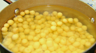 Mẹo bóc hạt sen dễ dàng, nấu nhanh nhừ, ngon và không bị nát