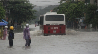 Quảng Ninh mưa lớn, ngập trong biển nước, 2 người thương vong