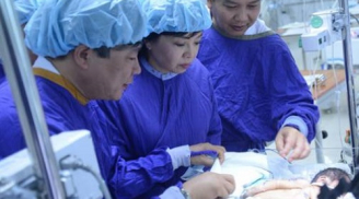 Hai trẻ sơ sinh dính liền ở Hà Giang đã tử vong trên đường về