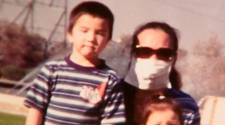 Người mẹ 12 năm đeo mặt nạ để được gần bên con mỗi ngày