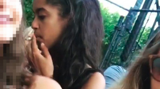 Hết 'lộ hàng', con gái lớn tổng thống Obama bị bắt gặp hút cần sa