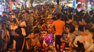 Những hình ảnh xem là muốn 'ngộp thở' trong đêm Trung thu tại Thủ đô Hà Nội