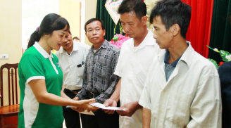 Vinamilk chia sẻ khó khăn với các hộ nghèo bị ảnh hưởng do lũ tại Hà Nội
