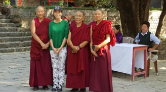 Sau nhiều ồn ào tiền nong, Thu Minh hành hương về đất Phật Ấn Độ