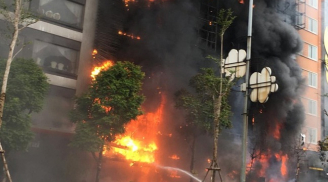 Cháy lớn ở Trần Thái Tông: Nhiều người gào khóc khi vẫn còn người thân mắc kẹt trong đám cháy