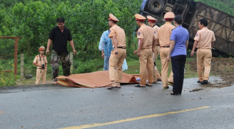 Lật xe khách kinh hoàng ở Quảng Nam: Hai vợ chồng chết thảm, 14 người bị thương nặng