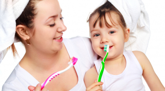 Bí kíp chăm sóc răng miệng cho trẻ mới chập chững biết đi