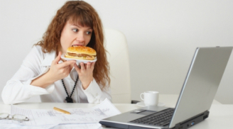 Clip: 6 lý do dân văn phòng không nên ăn trưa tại bàn làm việc