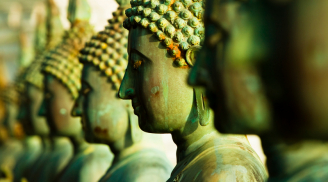 Phật dạy: Người ham mê sắc dục, phạm tội tà dâm sẽ phải gánh chịu quả báo nặng nề