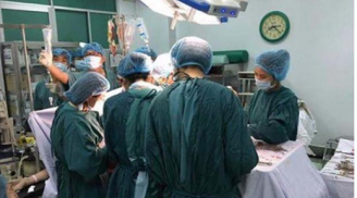 Sản phụ vỡ tử cung được 4 bệnh viện phối hợp cứu sống, mổ lấy bé trai nặng 3.1kg