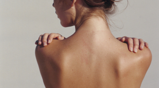Vị trí nốt ruồi 'án ngữ' trên tấm lưng ngọc ngà của phụ nữ nói nên điều gì?