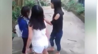 Huế: Lại xuất hiện video clip 2 nữ sinh đánh bạn cùng trường