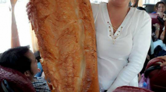 Hình ảnh những chiếc bánh mì 'khổng lồ' đang làm xôn xao người dân miền Tây