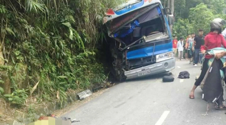 Xe chở học sinh lao vào vách núi ở Tam Đảo: 2 người thiệt mạng đều là phụ huynh học sinh