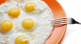 Thói quen đặc biệt nghiêm trọng khi ăn trứng gà 'biến' chúng thành thuốc độc
