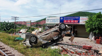 Nghệ An: Tàu hỏa va chạm ô tô, 4 người thương vong