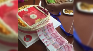 Bánh sinh nhật nhả ra tiền của con dâu tặng mẹ chồng khiến cư dân mạng thích thú