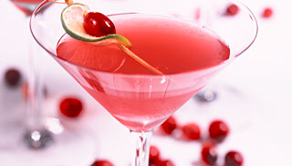 Hướng dẫn cách pha chế Cocktail mâm xôi màu hồng