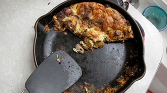 “Choáng váng” với tài nấu ăn của bạn gái: Cơm không khác gì cháo khô, trứng chiên chỗ cháy chỗ mặn chát