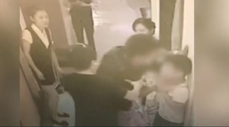 Video: Bênh con thái quá, ông bố lao vào túm cổ cậu bé khiến dư luận phẫn nộ
