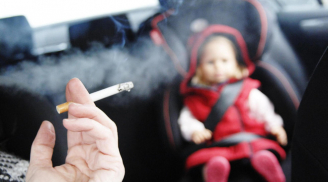 Cảnh báo: Mẹ Việt phẫn nộ vì bố và ông ra sân hút thuốc nhưng con lại mắc bệnh nguy kịch