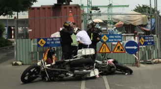 CLIP: Cảnh sát cơ động 'lên gối' nam sinh trên phố Sài Gòn