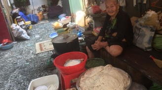Không nhà cửa, mẹ già 90 tuổi đêm ngủ lều ở Sài Gòn, ngày làm bánh nuôi 2 con đau yếu