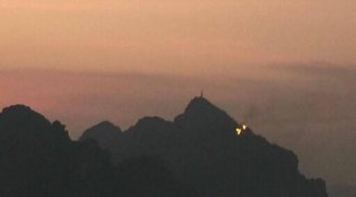 Điểm tin mới ngày 2/11: Núi Bài Thơ (Quảng Ninh) bốc cháy dữ dội, khó dập lửa do địa hình hiểm trở