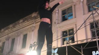 Clip: Cô gái biểu diễn màn 'đứng trên đám đông' nổi bật nhất đêm đón năm mới tại Hà Nội