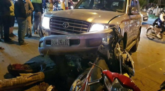 Xe 'điên' tông 6 xe máy trên đường Nguyễn Chí Thanh, nhiều người nhập viện