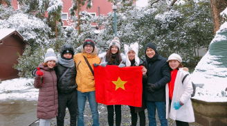 Á hậu Thanh Tú đẹp rạng ngời ở Trung Quốc cổ vũ U23 Việt Nam đá chung kết