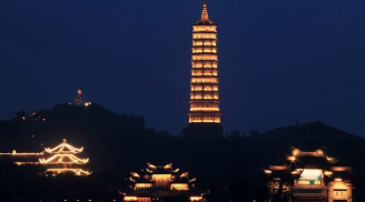 Ngắm chùa Bái Đính trong đêm, du khách như lạc vào cõi Phật giữa chốn trần gian